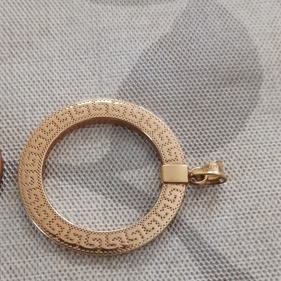 Elegant Gold-Tone Circular Pendant - Picture 4 of 7